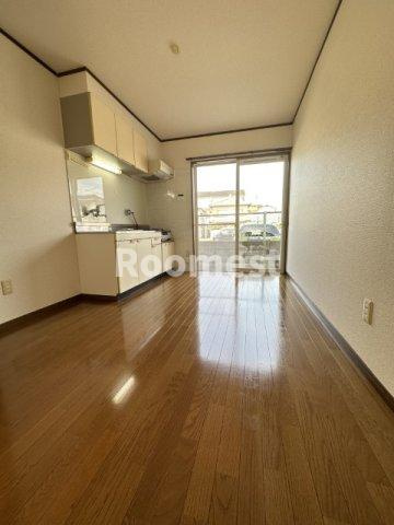 プリマベーラの内装|明るい室内です