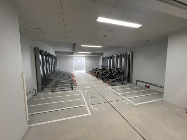 AELL OSAKA EASTの駐車場