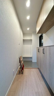 【外観】 | ゆとりある広さの玄関に背の高いシューズクローゼット♪