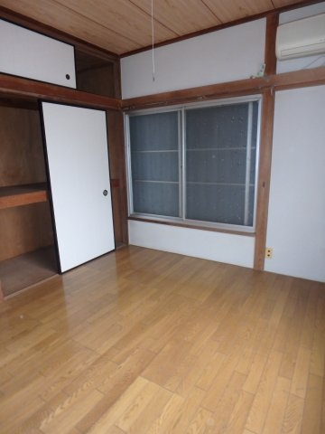 坂戸市芦山町中古戸建の洋室