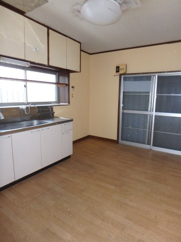 坂戸市芦山町中古戸建の居間・リビング