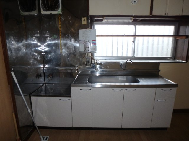 坂戸市芦山町中古戸建のキッチン