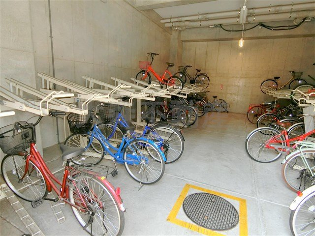 MFPRコート蒲田のその他共用部分|屋根付きの駐輪場