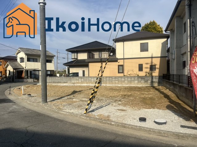 明石市大久保町西島　1号棟　新築戸建の前面道路含む現地写真|●資料・カタログのご請求無料●現地見学可能●最寄り駅の江井島駅までは徒歩11分となっており、駅ちかなので通勤や通学、お出かけの際に便利な立地となっています。