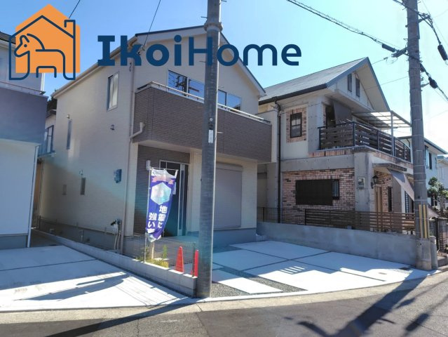 明石市大久保町西島　2号棟　新築戸建のエントランス|●年中無休:当日予約可●木目のかわいい色の玄関です。人気のスマート電子気キー付です。