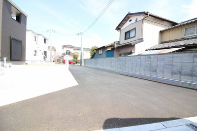 【前面道路含む現地写真】 | 太田市新野町　新築住宅