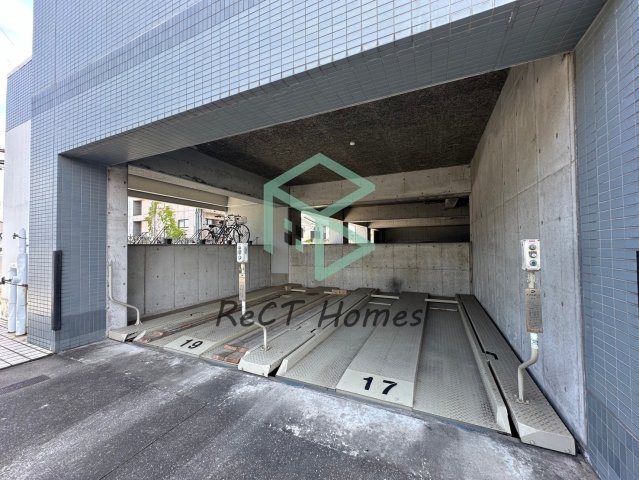 姫路市飾磨区三宅１丁目の賃貸マンションの駐車場