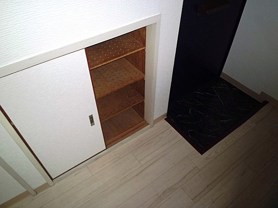 岡本ビラの玄関