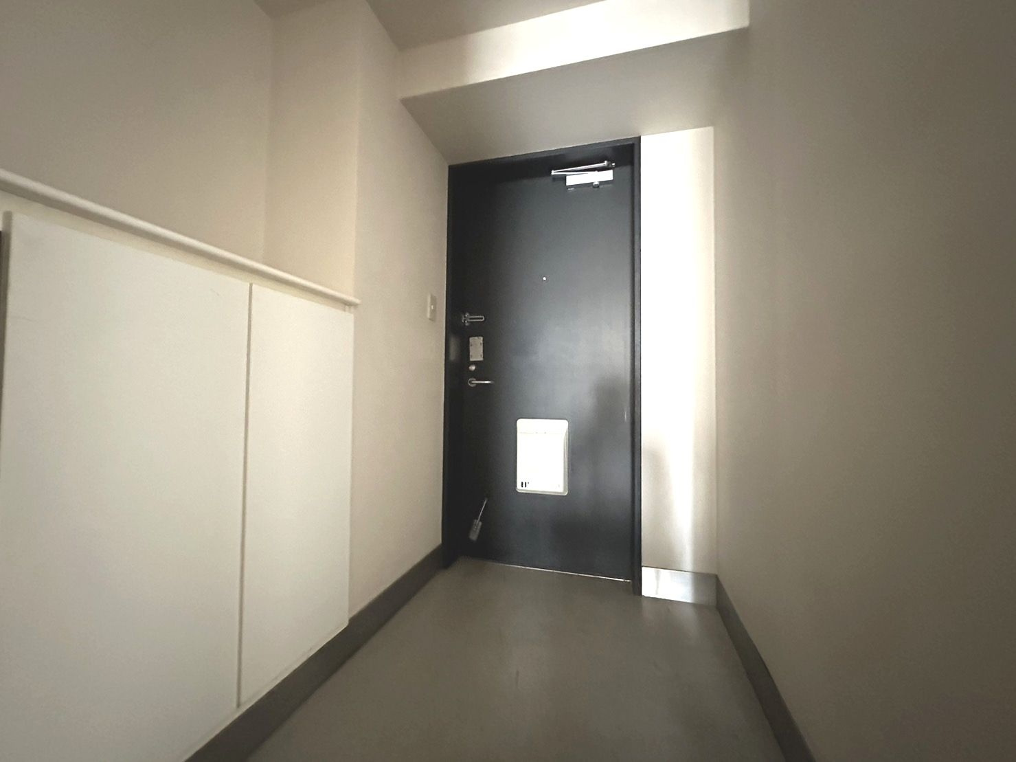 ブルー・エスの玄関