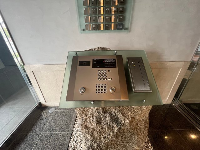 都住創大手前のエントランス