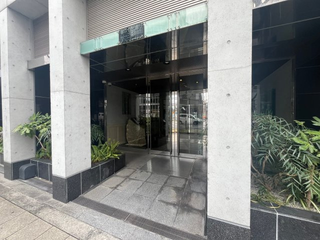 都住創大手前のエントランス