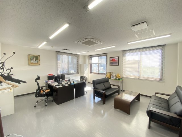 サンリッチタワーの外観