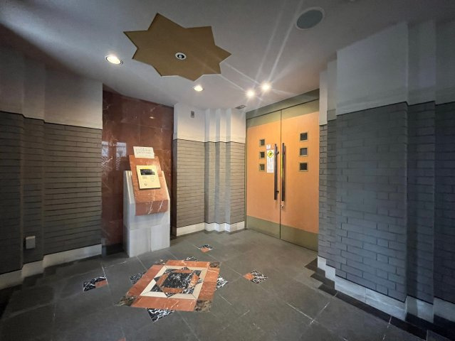 ラインビルド天神橋のエントランス