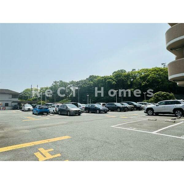 手柄アートスカイハイツの駐車場