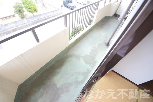 【バルコニー】 | 暖かな日差しのふりそそぐバルコニー