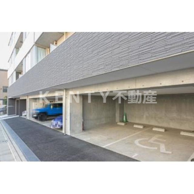 【駐車場】 | アットホームレジデンス | 車をお持ちの方に嬉しい駐車場付きの物件です