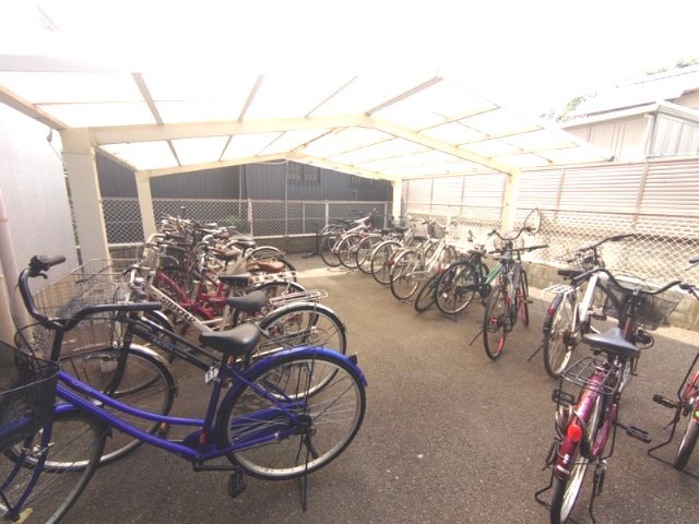 敷地内駐輪場です。