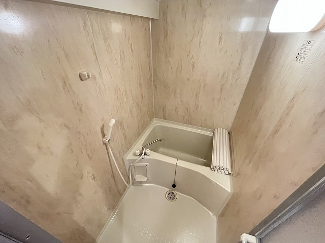 コンパクトで使いやすいお風呂です