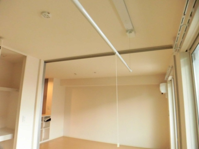 ルナージュ A棟|A203 室内物干し・エアコン