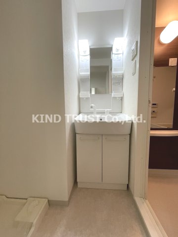 NORTH VILLAGE BIRTH PLACEの洗面所|広い洗面スペース