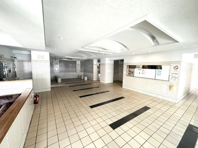 朝日プラザ広瀬川のエントランス