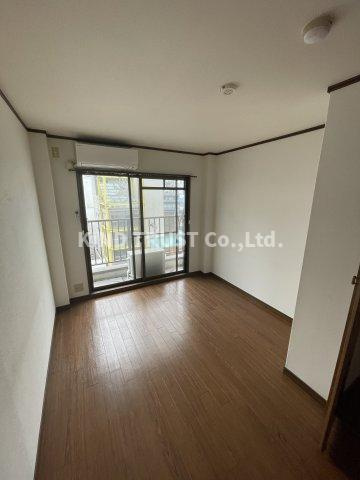 プランドール天満の居間・リビング|おしゃれな居間です