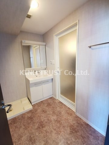 リバープレイス梅田北の洗面所|スペースが確保できる洗面所です