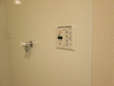 浴室には便利な浴室乾燥機付き