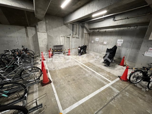 サンシャイン上前津の駐車場