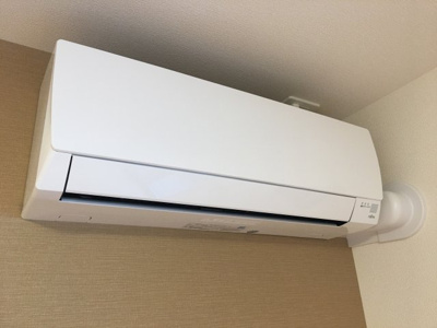 【設備】 | フォンターナ | エアコン1台付き♪（リビング）