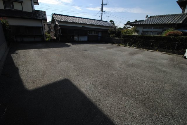 ハイカムール国分の駐車場