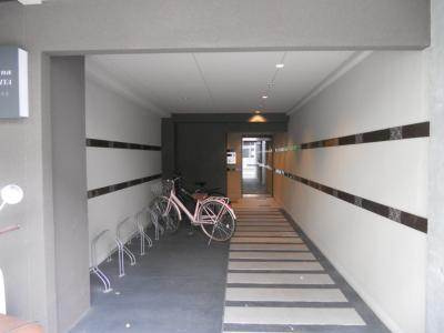 ソレイユ京都二条（旧UniE'terna四条大宮）の駐車場|駐輪場