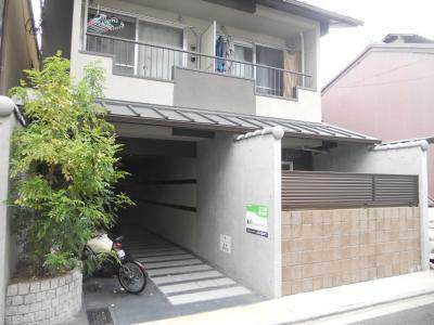 ソレイユ京都二条（旧UniE'terna四条大宮）のエントランス