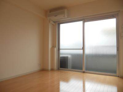 ソレイユ京都二条（旧UniE'terna四条大宮）の居間・リビング|リビング