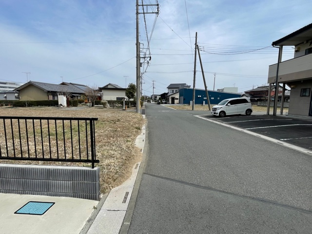 児玉郡上里町七本木　中古2900の前面道路含む現地写真