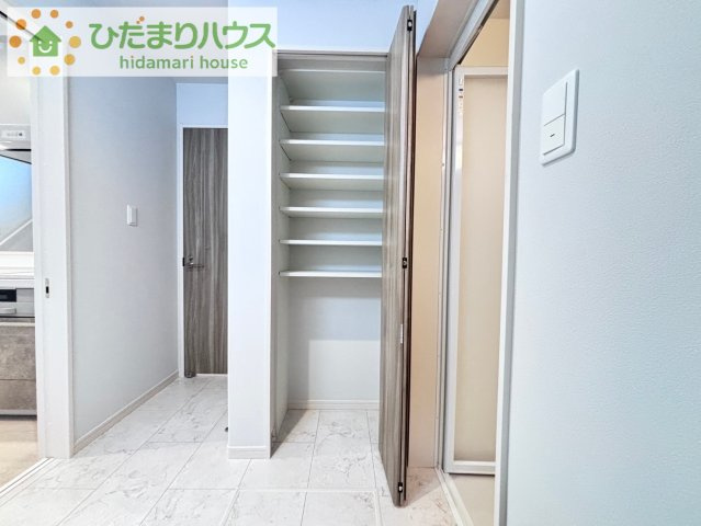 上尾市地頭方　新築未入居　スマート・ワン・シティ　02の収納|洗剤やタオル、着替えなどの収納に便利な洗面所収納！！