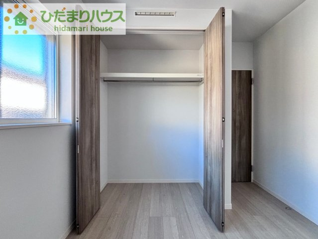 上尾市地頭方　新築未入居　スマート・ワン・シティ　02の収納|クローゼットタイプの収納は荷物がどこにあるかすぐに見つかります！
ハンガーパイプ付でお洋服の出し入れもラクラクです！