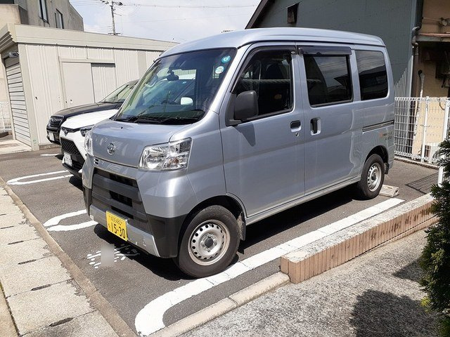 ラピスラズリの駐車場