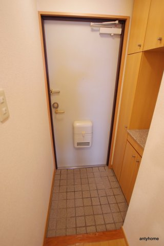 アールメゾンアワジの玄関