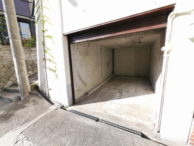鈴蘭台東町4丁目貸家Ⅱの駐車場
