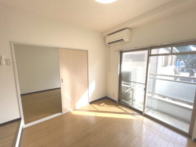 【居間・リビング】 | オプーノ | 明るいお部屋です