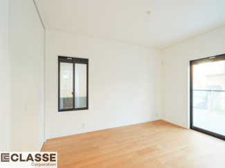 【洋室】 | 城陽市平川浜道裏　中古戸建 | 東向き、6.5帖の洋室です。