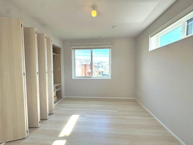 海見え！注文住宅　オール電化　4LDK＋S　 ソーラーパネルの洋室|収納豊富な洋室