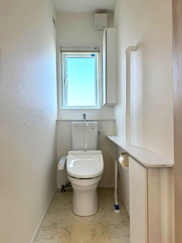 海見え！注文住宅　オール電化　4LDK＋S　 ソーラーパネルのトイレ|トイレ