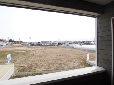 【前面道路含む現地写真】 | Cradle garden　本宮市高木第4　3号棟 | たまには外を眺めてリフレッシュしてもいいかもしれませんね♪