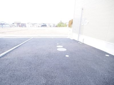 【駐車場】 | Cradle garden　本宮市高木第4　3号棟 | 出し入れしやすい駐車場です♪