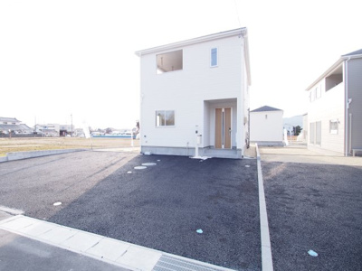 【外観】 | Cradle garden　本宮市高木第4　6号棟 | 真っ白で清潔感のある佇まいです♪