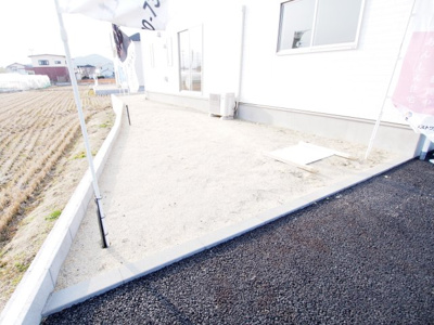 【駐車場】 | Cradle garden　本宮市高木第4　6号棟 | お庭もあります♪