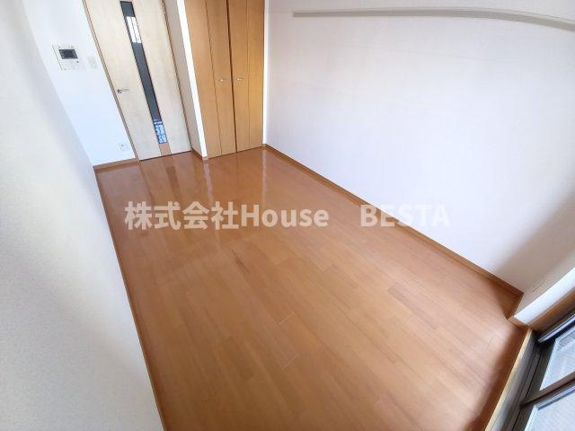 プレサンス神戸駅前グランツの洋室