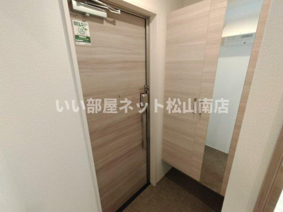 【玄関】 | トリシア　ホワイト